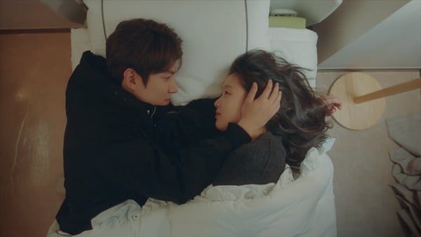 《The King:永遠的君主》結局發糖卻好虐3:躺在病床說情話