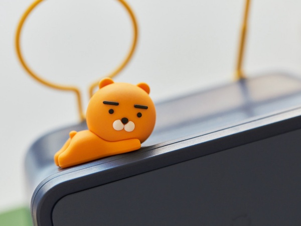萊恩牌復古電視機登場!Kakao Friends推出「萊恩電視機無線充電」,邊追劇還能邊充電