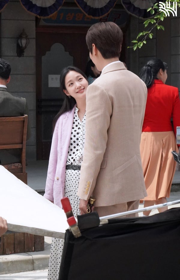 《永遠的君主》花絮照劇透結局?李敏鎬IG照像「婚禮」,花絮袞乙相視而笑,不是悲劇?
