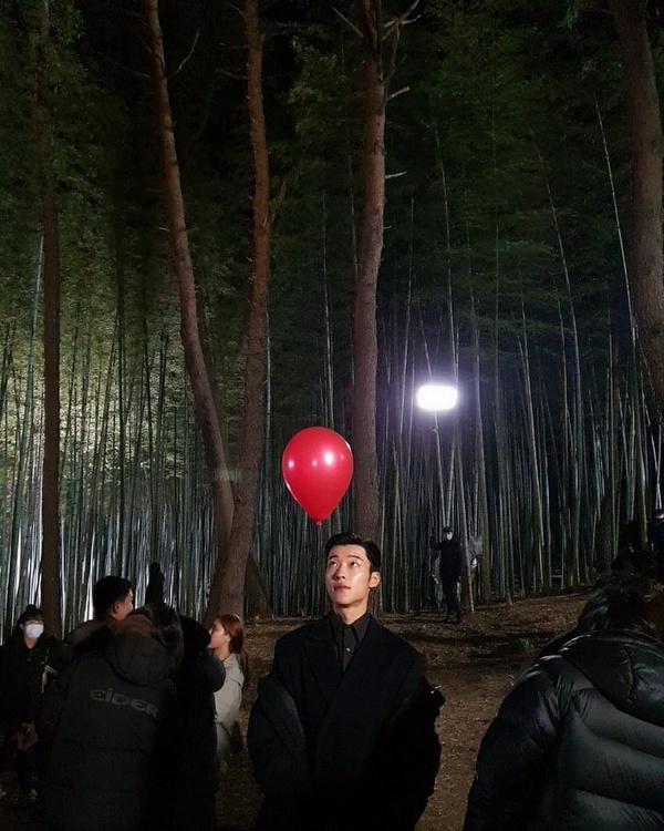 《永遠的君主》結局劇照公開！太乙滿身是血躺竹林，她也穿越？帶李霖開時空門失敗了？