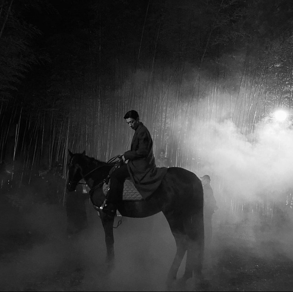 《永遠的君主》結局劇照公開！太乙滿身是血躺竹林，她也穿越？帶李霖開時空門失敗了？