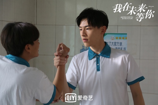 評分破8分的校園甜寵劇2:《我在未來等你》