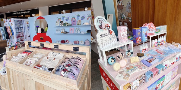 Grace Gift 快閃店推出「迪士尼販賣機」,市價NT.499迪士尼帆布袋,這樣就能免費換!