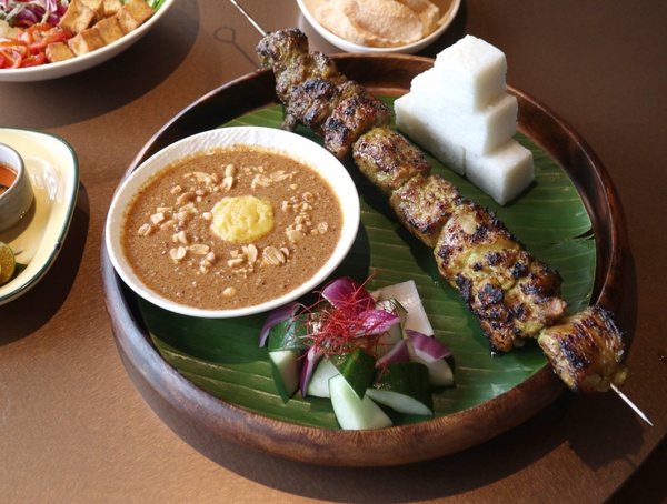 超可愛的美祿恐龍！新開幕「Chope Chope Eatery」，各種南洋街邊小吃也可以超好拍
