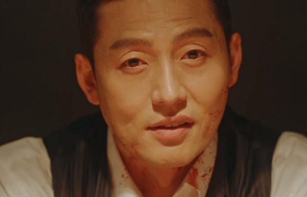 《The King:永遠的君主》解開伏筆1:李袞會成為時空旅人