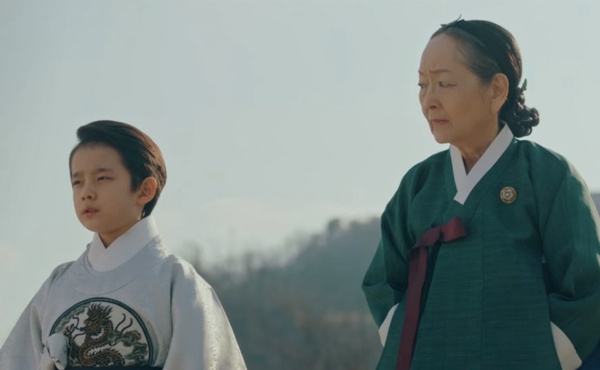 《The King:永遠的君主》解開伏筆2:李袞聽見息笛哭聲