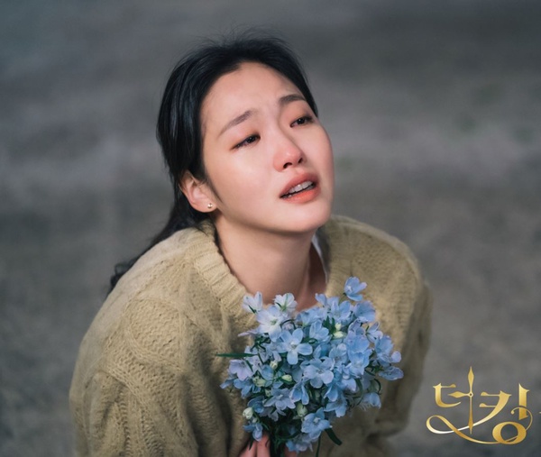 《The King：永遠的君主》結局前未解伏筆3：李袞送花梗