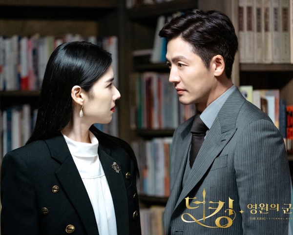 《The King：永遠的君主》結局前未解伏筆5：總理會是李霖的重要棋子嗎？