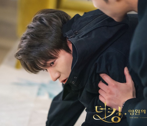 《The King：永遠的君主》李袞前後變化3：試毒很重要