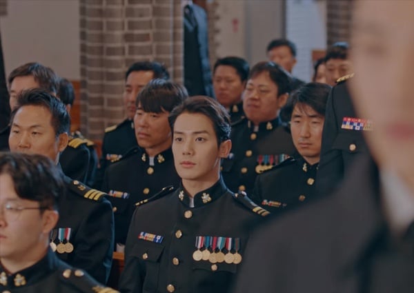 《The King:永遠的君主》結局前後呼應2:溜溜球男孩&民國霸凌男
