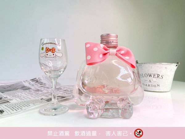 大耳狗變身粉紅香草酒!醉月「大耳狗 粉紅香草酒」手工製作的立體瓶身,超商獨家預購