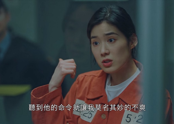 《The King:永遠的君主》致敬的彩蛋細節6:總理的《機智牢房生活》