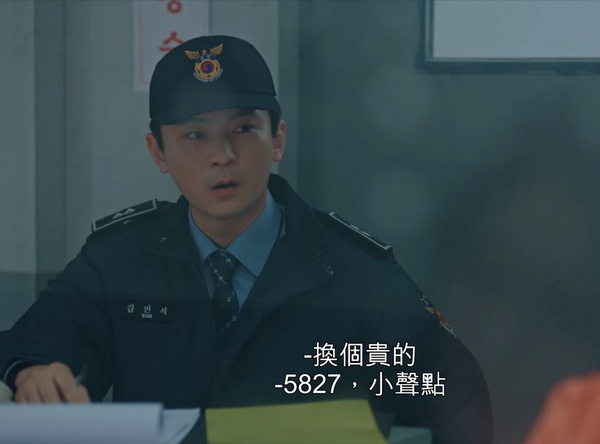 《The King:永遠的君主》致敬的彩蛋細節6:總理的《機智牢房生活》