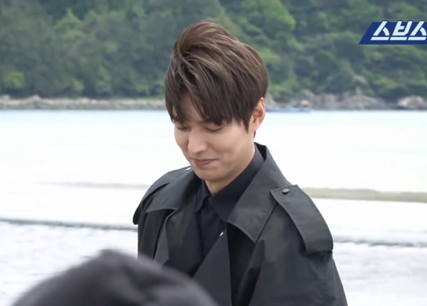 《永遠的君主》結局花絮超甜！監控室狂換角度吻不停，李敏鎬斬首吻後霸氣撲倒金高銀！