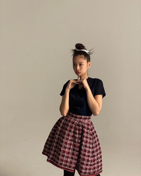 包包頭、丸子頭簡單綁！韓妞4款瘦臉包包頭綁法，髮量少也能有大顆丸子！