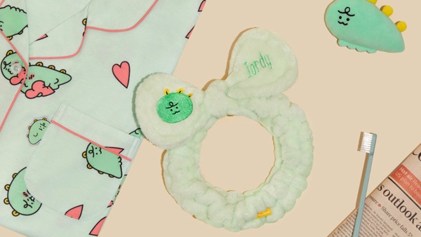 KAKAO FRIENDS Jordy出專屬商品啦~綠色小恐龍、無奈波浪眉,Jordy的可愛已無法抵擋!