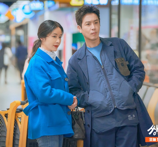 Netflix韓劇《雙甲路邊攤》伏筆揭秘:鬼班長就是世子!