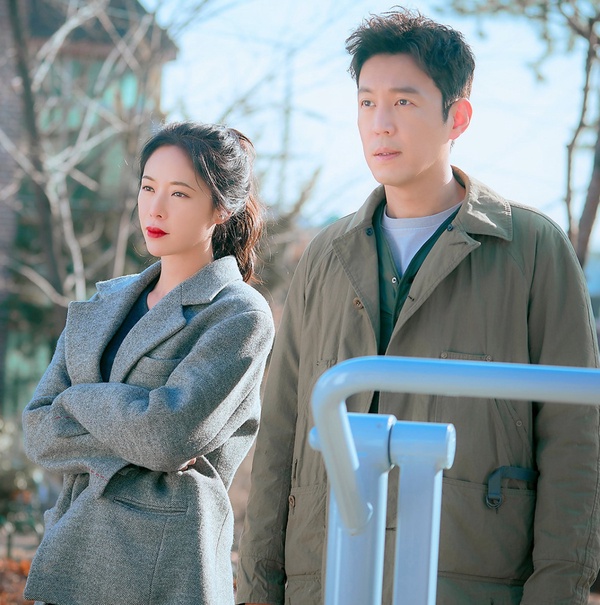 Netflix韓劇《雙甲路邊攤》伏筆揭秘:鬼班長就是世子!