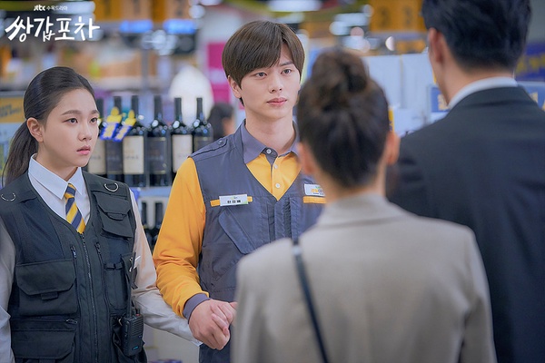 Netflix韓劇《雙甲路邊攤》伏筆揭秘:呂璘是鏡面硃砂轉世