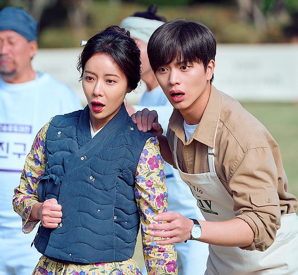 Netflix韓劇《雙甲路邊攤》未解伏筆:網猜月妵的孩子是江培?