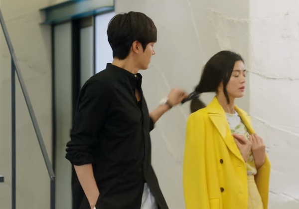 《永遠的君主》李敏鎬的韓劇定律！愛靠女生肩膀、多功能大衣，最愛「對他不敬的女人」