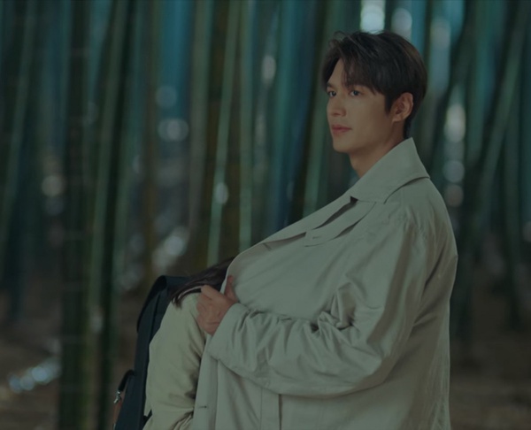 《The King:永遠的君主》李敏鎬韓劇定律4:多功能大衣