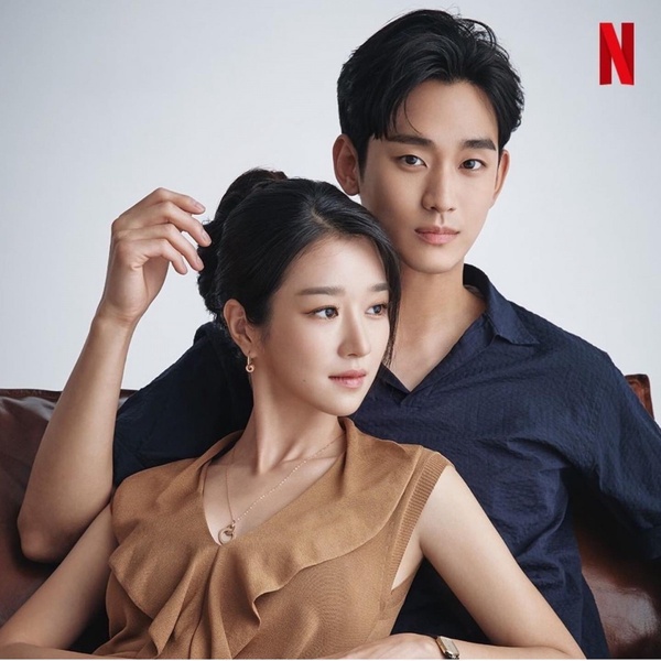 金秀賢、徐睿知《雖然是精神病但沒關係》Netlfix開播！「小臉CP」夫妻臉+好默契超配！