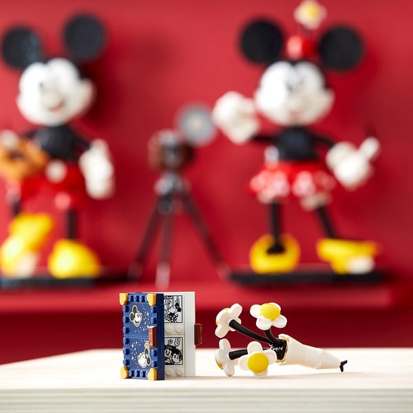 米奇米妮變成樂高了！復古的LEGO「米奇米妮」加上迷你電影膠卷＆吉他，這天準時開賣