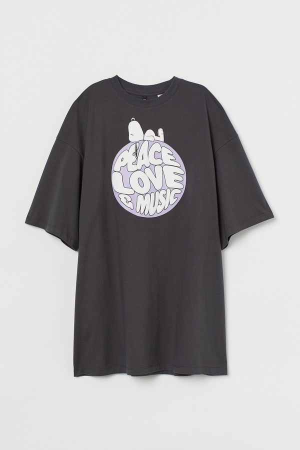 H&M X「史努比」聯名系列全新登場，超萌史努比上衣、T恤可愛又百搭，史努比控必敗！