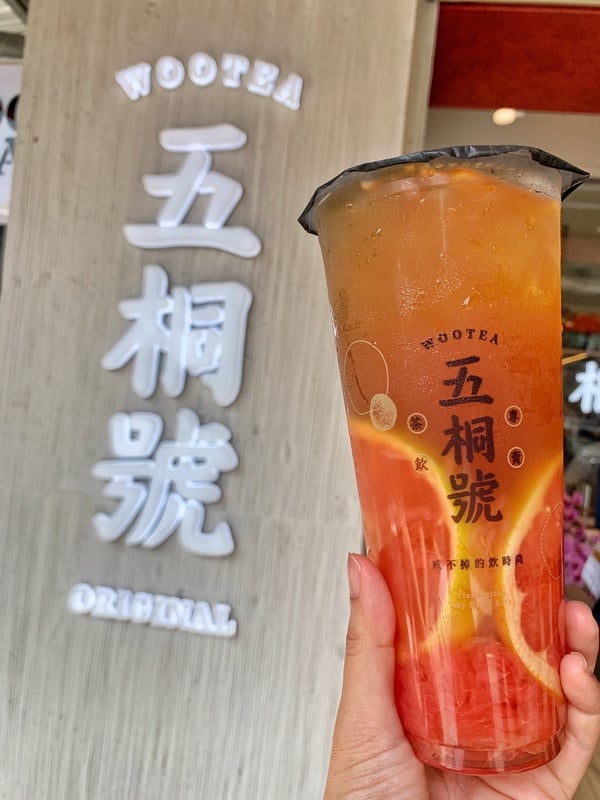 這杯超級紅！五桐號WooTEA旗艦店推「芒果雲朵奶霜」，杏仁凍、綠茶凍、豆漿凍也是招牌