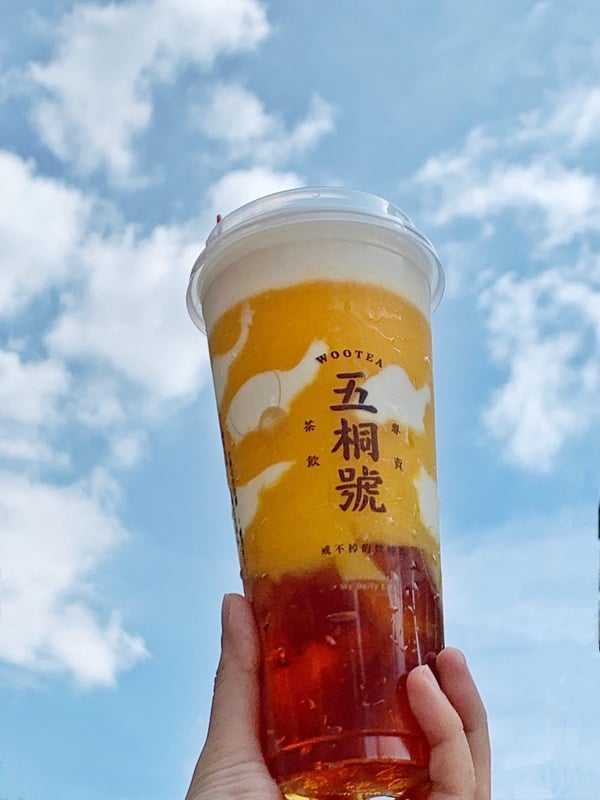 這杯超級紅！五桐號WooTEA旗艦店推「芒果雲朵奶霜」，杏仁凍、綠茶凍、豆漿凍也是招牌