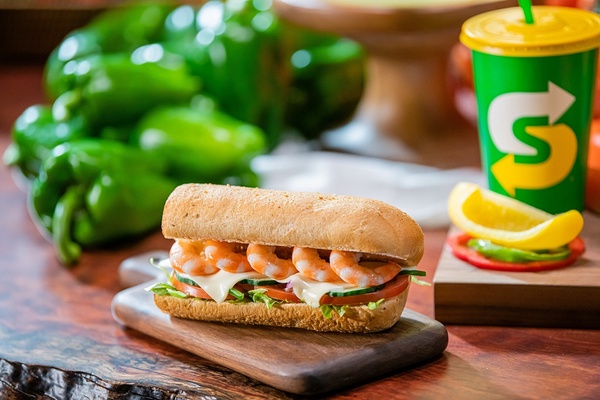 想吃蝦不用撥！SUBWAY推出超狂「酪梨鮮蝦堡」口口吃得到蝦，蝦蝦控認真超滿足