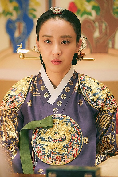 《雙甲路邊攤》演員陣容介紹4:朴恩惠 飾演 中殿