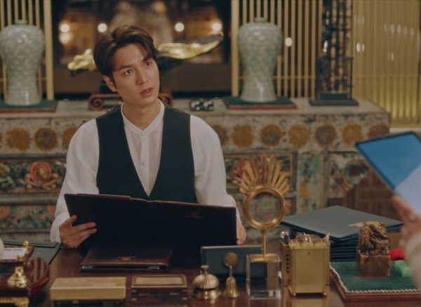 《The King:永遠的君主》道具細節解析4:皇宮古董傢俱