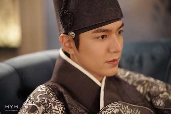《The King:永遠的君主》道具細節解析3:李敏鎬的王冠