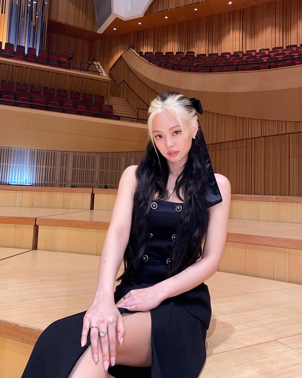 Lisa、Jennie新髮型辣翻！2020春夏黑褐髮色圖鑑，迪麗熱巴的裙擺染美過頭！