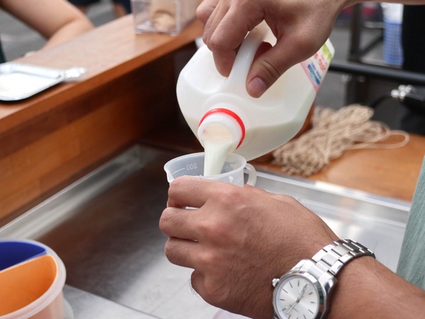 台南打卡美食＋1！夜市限定「阿美嬤紅茶奶」超可愛袋裝奶茶，來台南絕對不能錯過