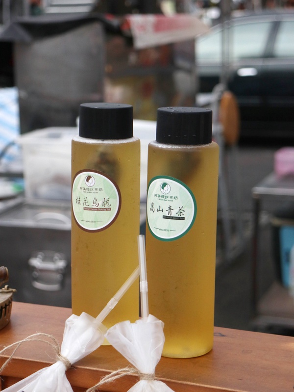 台南打卡美食＋1！夜市限定「阿美嬤紅茶奶」超可愛袋裝奶茶，來台南絕對不能錯過