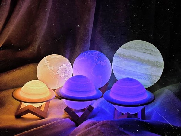 韓國超夢幻「星空小夜燈」！絕美太空投影，輕拍還會變化色彩，療癒光芒情調滿分！