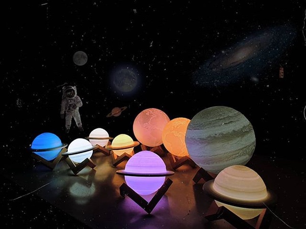 韓國超夢幻「星空小夜燈」！絕美太空投影，輕拍還會變化色彩，療癒光芒情調滿分！