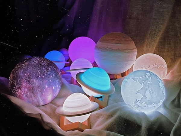 韓國超夢幻「星空小夜燈」！絕美太空投影，輕拍還會變化色彩，療癒光芒情調滿分！
