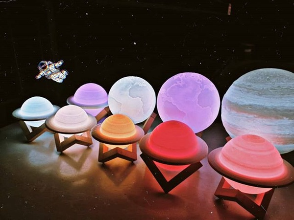 韓國超夢幻「星空小夜燈」！絕美太空投影，輕拍還會變化色彩，療癒光芒情調滿分！