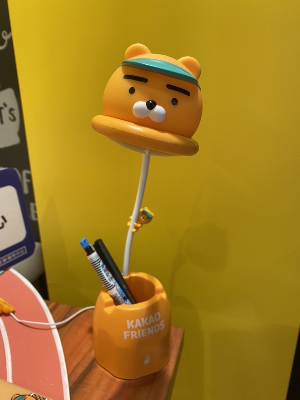 全聯「KAKAO FRIENDS集點加價換」登場！超可愛的萊恩造型檯燈一定要入手！