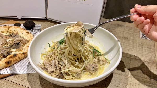 現刨黑松露上桌!石壁家推「現刨黑松露比薩」