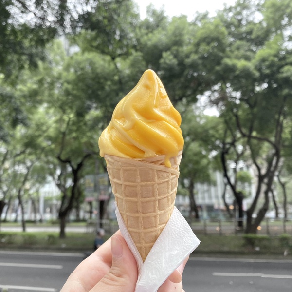 IKEA芒果霜淇淋回歸！誘人銅板價＋香濃芒果滋味，IKEA芒果霜淇淋每年夏天必吃