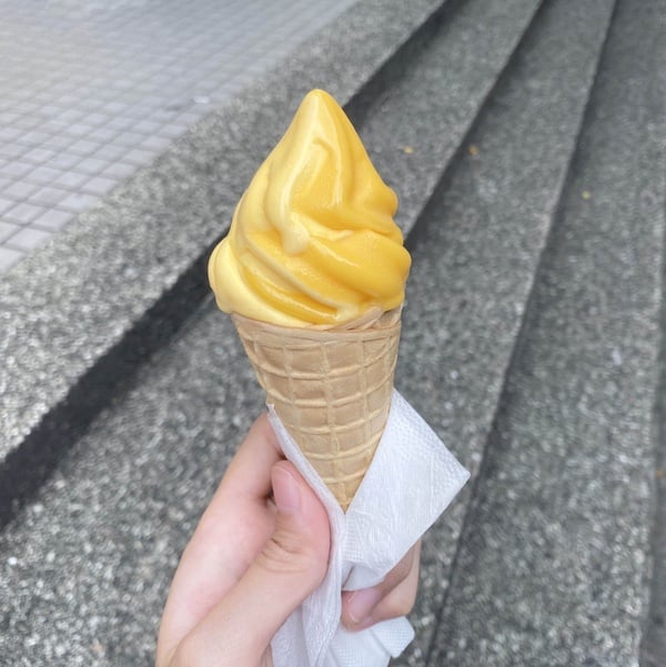 IKEA芒果霜淇淋回歸！誘人銅板價＋香濃芒果滋味，IKEA芒果霜淇淋每年夏天必吃