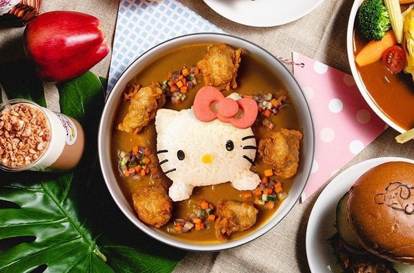全台首間「Hello Kitty 蘋果村親子餐廳」 7/￼15超可愛登場！