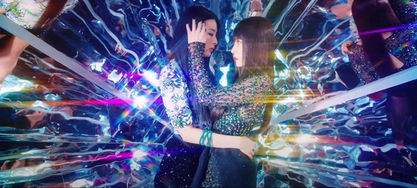 Red Velvet小分隊IRENE & SEULGI《Monster》公開 ! 粉絲急忙「披上」毛毯