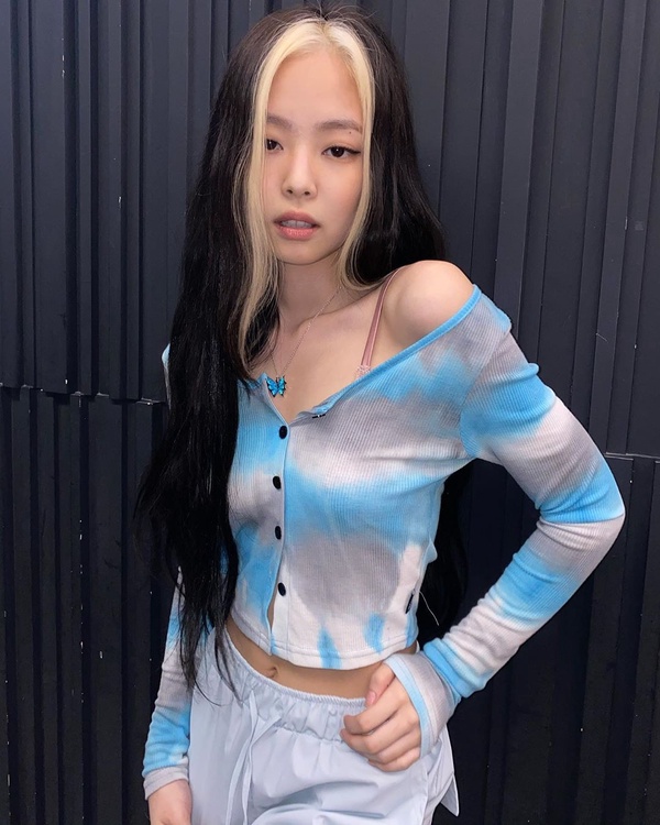 Jennie瀏海染爆紅！春夏韓國「挑染髮型」圖鑑，手刷染最時髦，輪廓染堪稱仙女髮型！