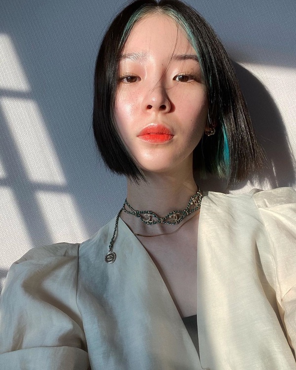 Jennie瀏海染爆紅！春夏韓國「挑染髮型」圖鑑，手刷染最時髦，輪廓染堪稱仙女髮型！
